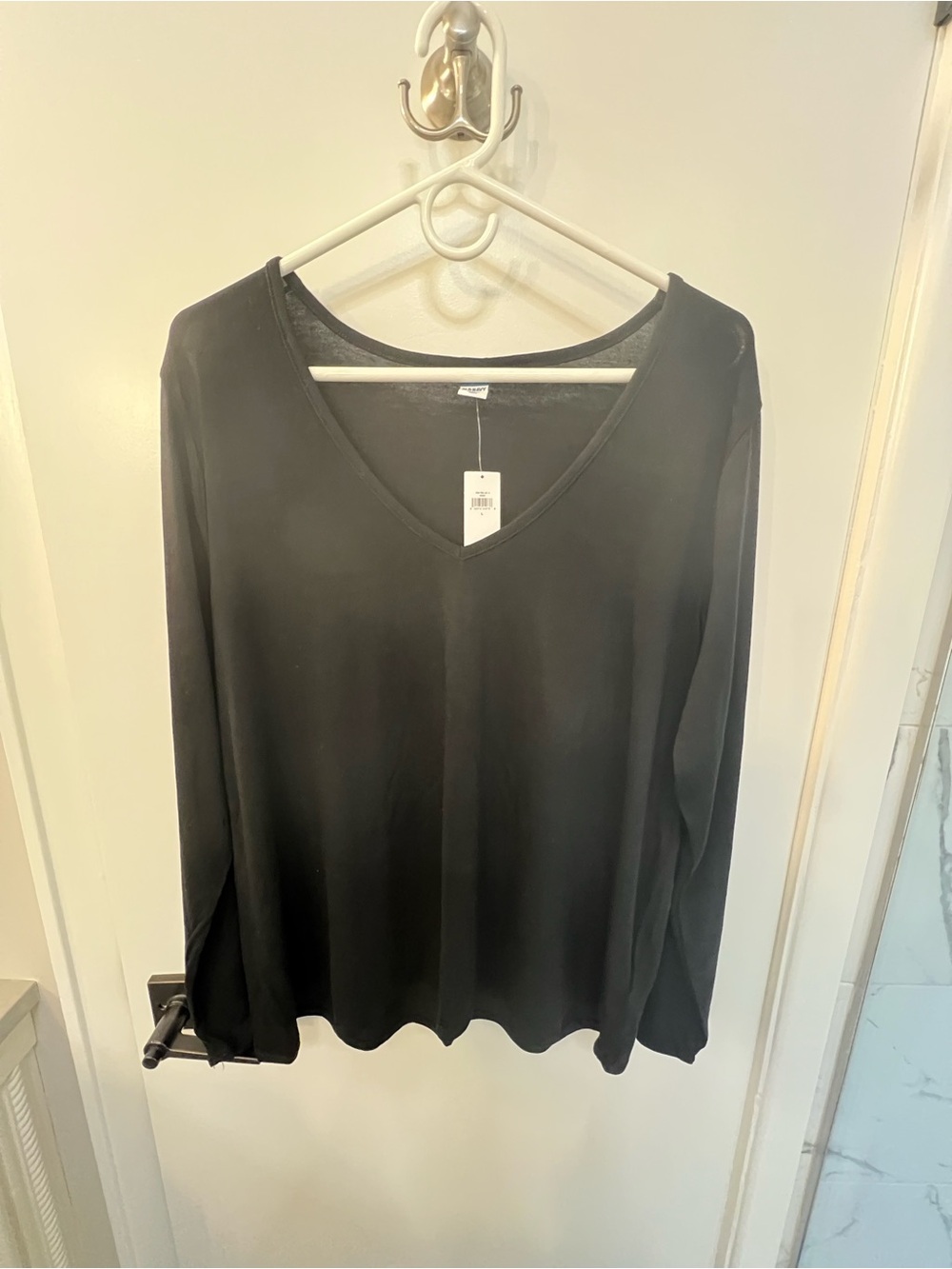 Old Navy Black V-Neck Long Sleeve Tee